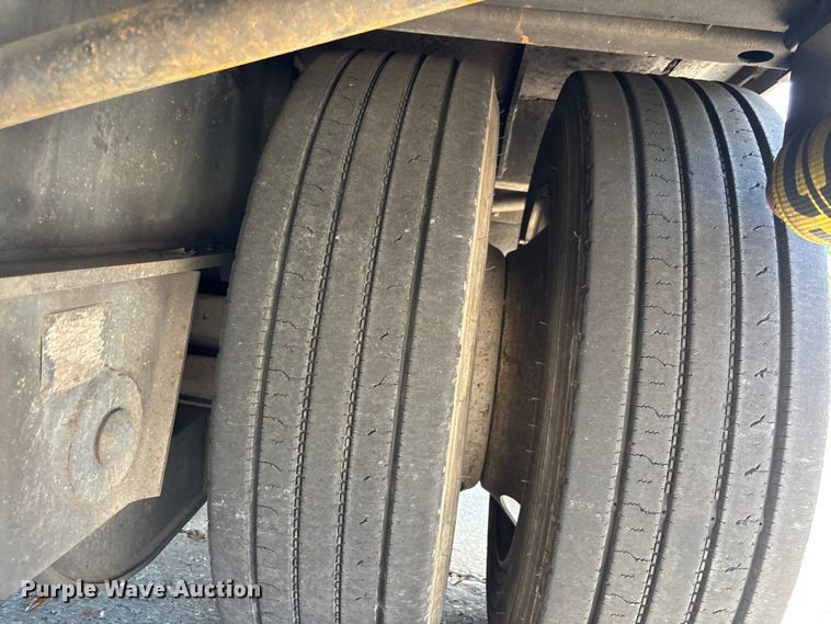 image for item EA5479 1990 TrailKing TS70CS-482 drop deck equipment trailer