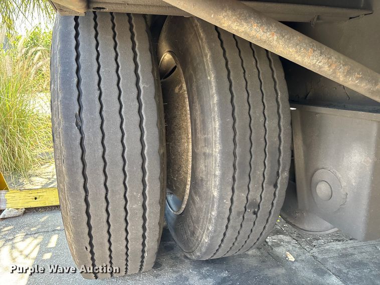 image for item EA5479 1990 TrailKing TS70CS-482 drop deck equipment trailer