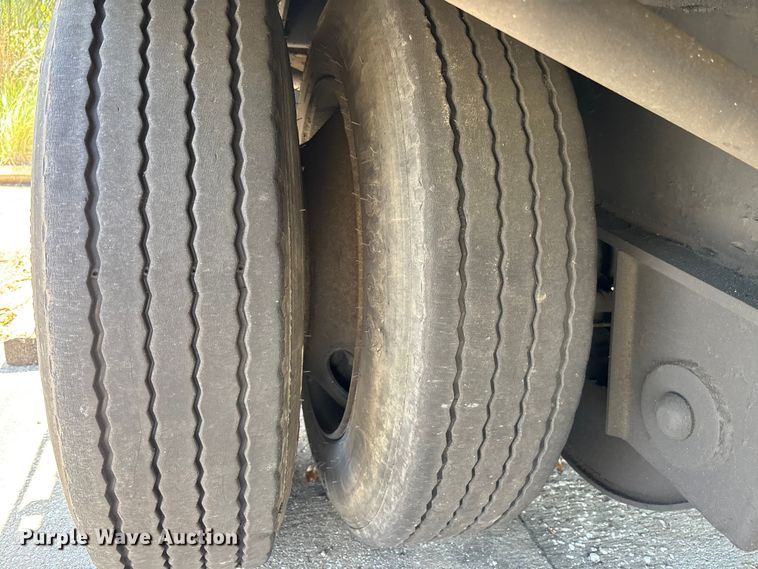 image for item EA5479 1990 TrailKing TS70CS-482 drop deck equipment trailer