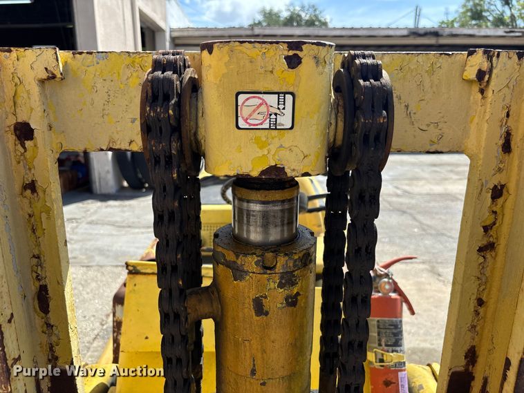 image for item EA5482 1969 Hyster H80C forklift