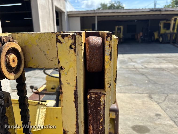 image for item EA5482 1969 Hyster H80C forklift