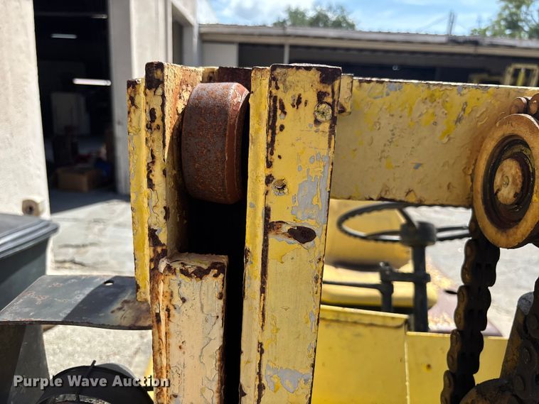 image for item EA5482 1969 Hyster H80C forklift