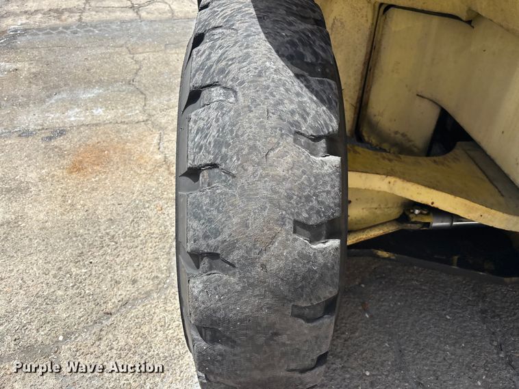 image for item EA5483 Hyster H350B forklift