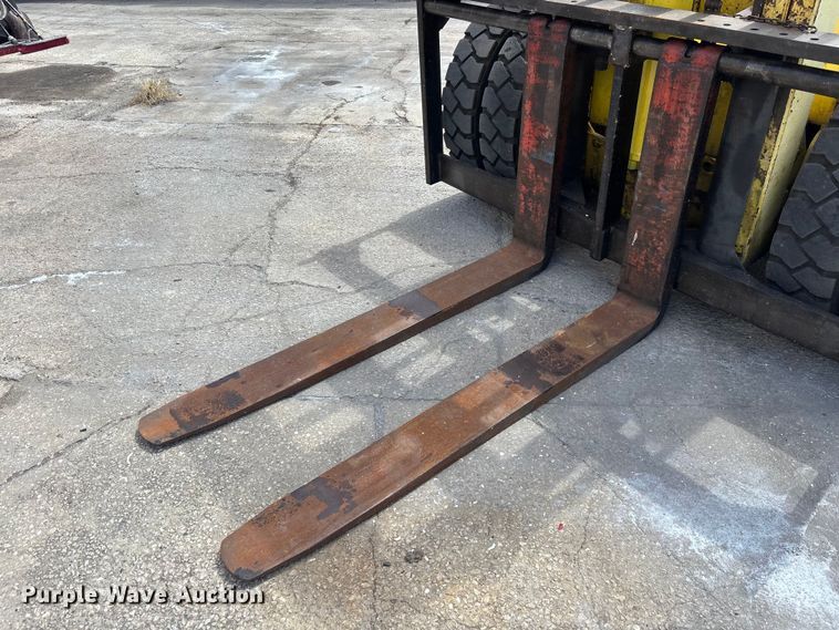 image for item EA5484 Hyster H200HS forklift