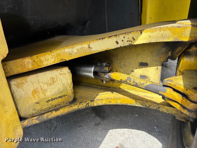 image for item EA5484 Hyster H200HS forklift