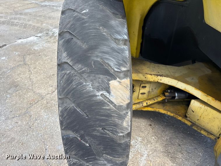 image for item EA5484 Hyster H200HS forklift