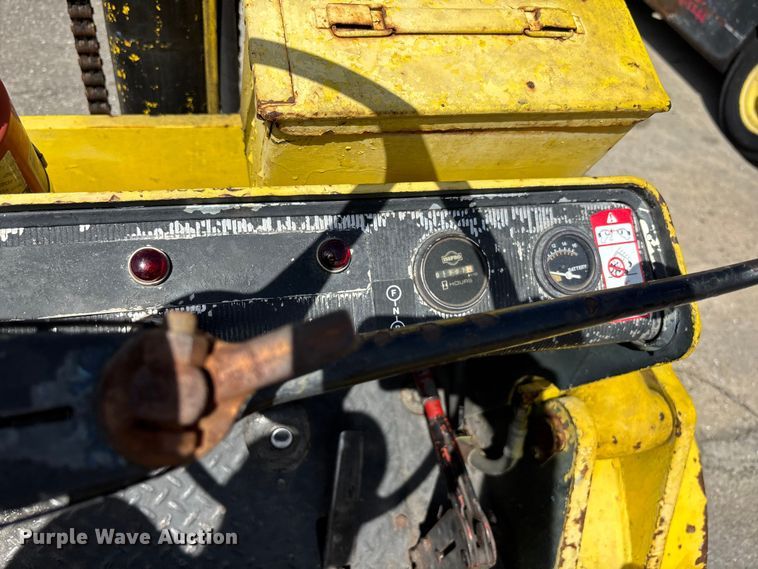 image for item EA5485 Hyster H80C forklift