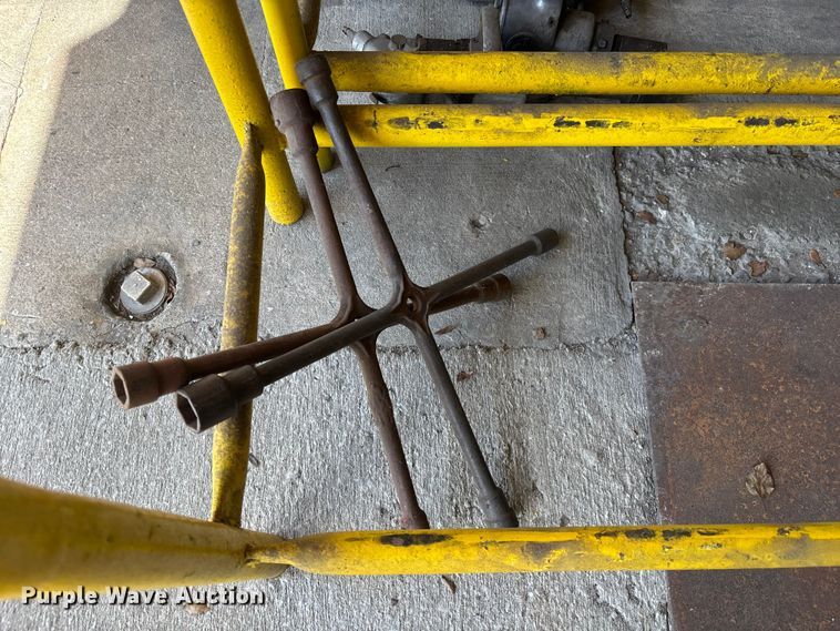 image for item EA5496 Tire equipment and air compressor