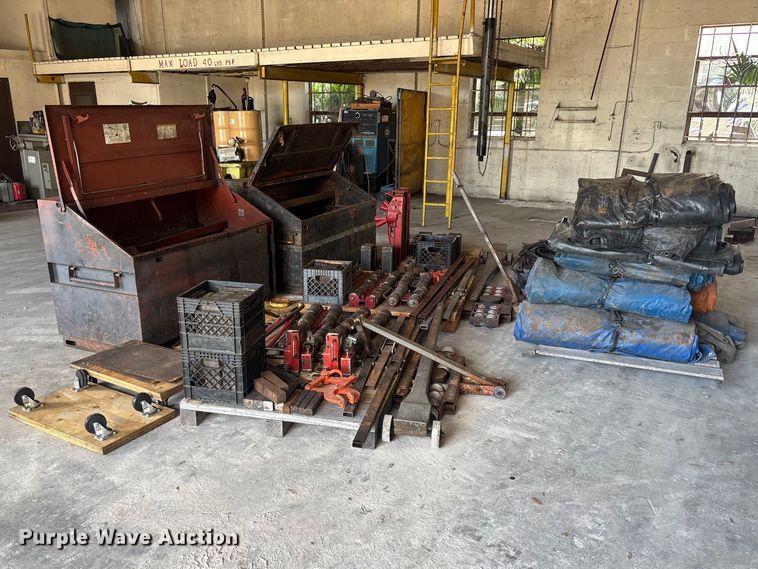 image for item EA5498 Moving machinery and rigging equipment