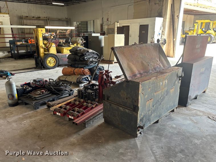 image for item EA5498 Moving machinery and rigging equipment