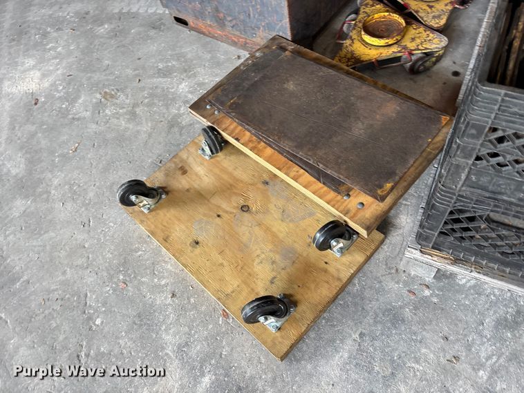 image for item EA5498 Moving machinery and rigging equipment