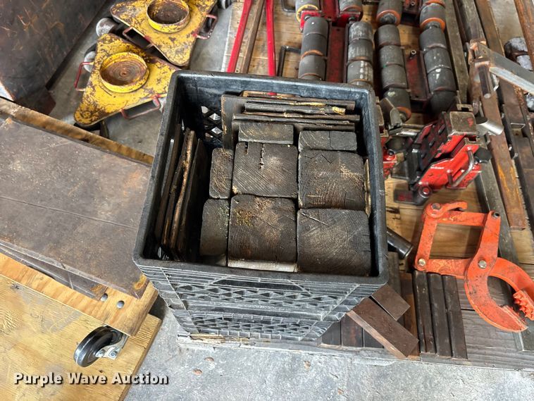 image for item EA5498 Moving machinery and rigging equipment