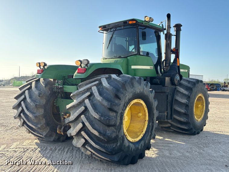 image for item EA7244 2006 John Deere 9520 Scraper Special 4WD tractor