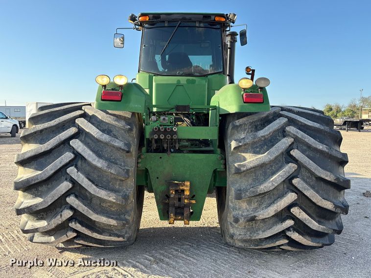 image for item EA7244 2006 John Deere 9520 Scraper Special 4WD tractor