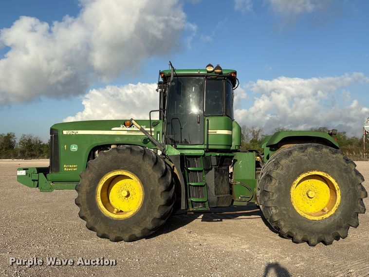 image for item EA7244 2006 John Deere 9520 Scraper Special 4WD tractor