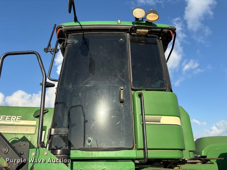 image for item EA7244 2006 John Deere 9520 Scraper Special 4WD tractor