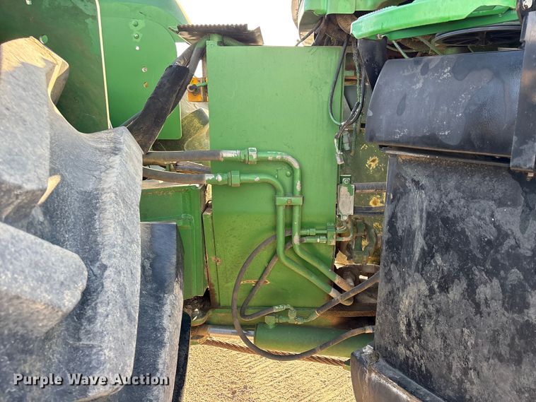 image for item EA7244 2006 John Deere 9520 Scraper Special 4WD tractor