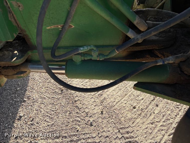 image for item EA7244 2006 John Deere 9520 Scraper Special 4WD tractor