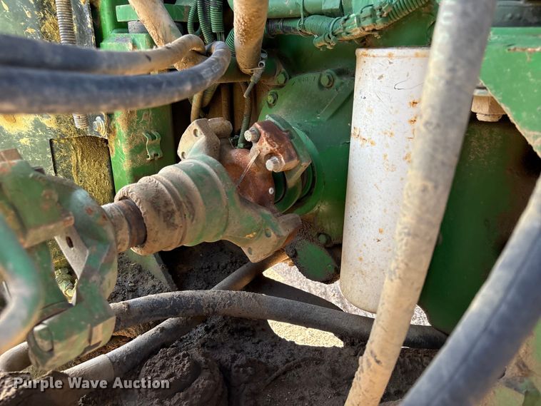 image for item EA7244 2006 John Deere 9520 Scraper Special 4WD tractor