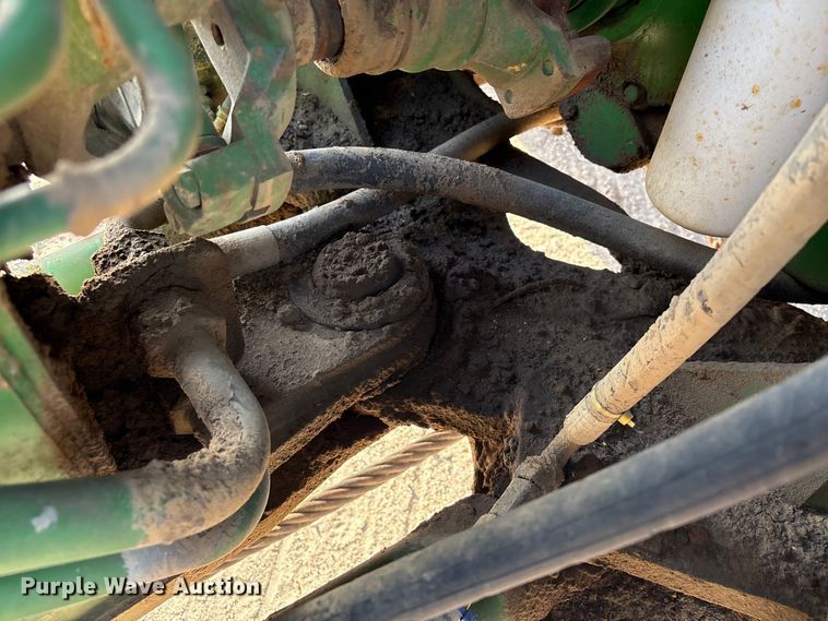 image for item EA7244 2006 John Deere 9520 Scraper Special 4WD tractor