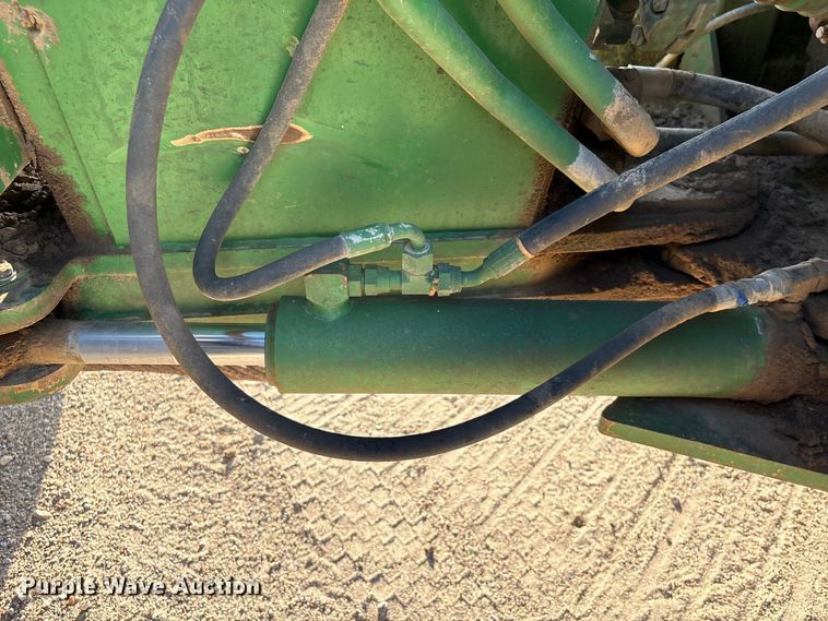 image for item EA7244 2006 John Deere 9520 Scraper Special 4WD tractor