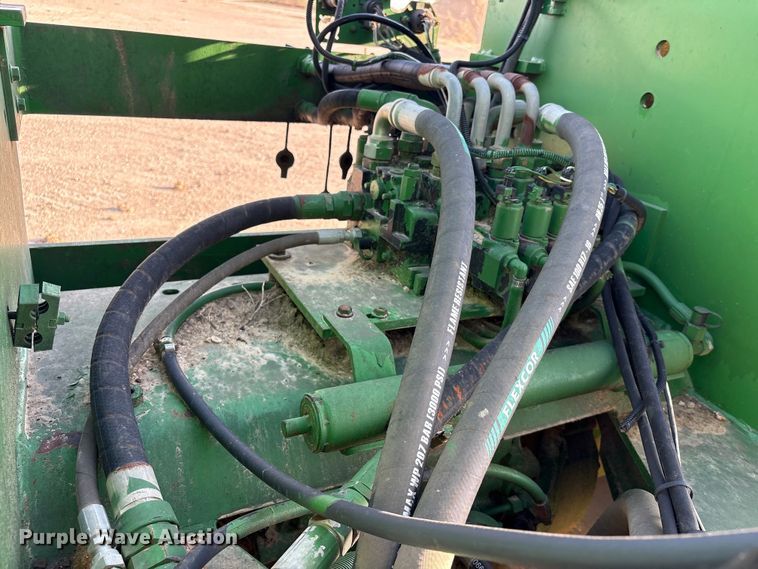 image for item EA7244 2006 John Deere 9520 Scraper Special 4WD tractor