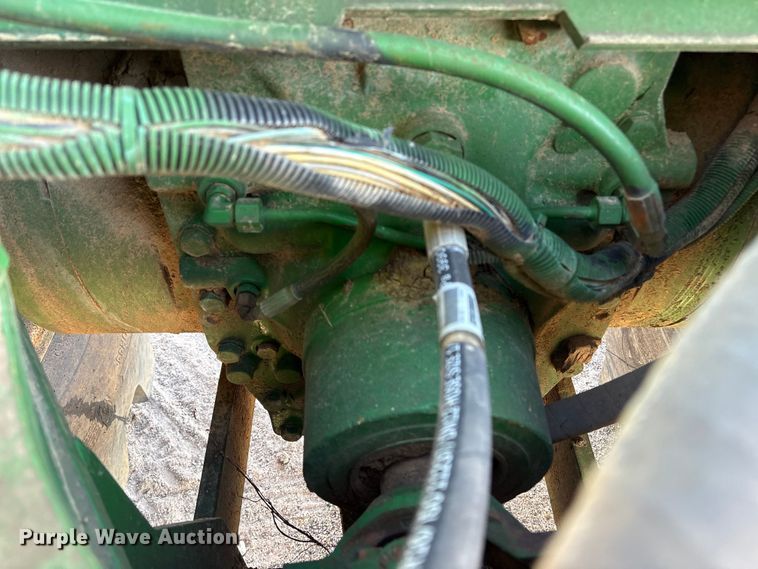 image for item EA7244 2006 John Deere 9520 Scraper Special 4WD tractor