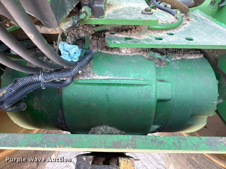 image for item EA7244 2006 John Deere 9520 Scraper Special 4WD tractor