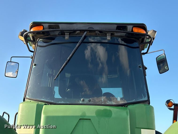 image for item EA7244 2006 John Deere 9520 Scraper Special 4WD tractor