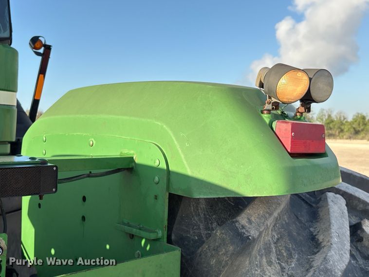 image for item EA7244 2006 John Deere 9520 Scraper Special 4WD tractor