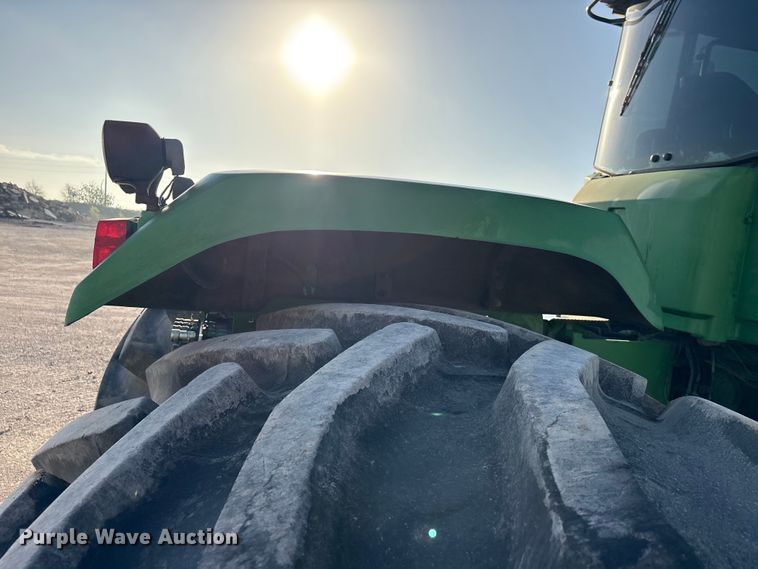 image for item EA7244 2006 John Deere 9520 Scraper Special 4WD tractor