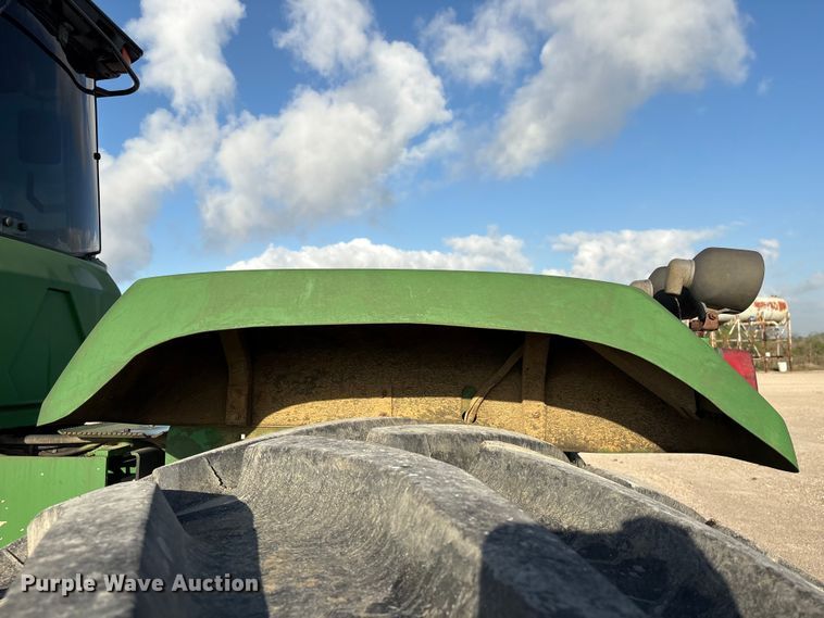 image for item EA7244 2006 John Deere 9520 Scraper Special 4WD tractor