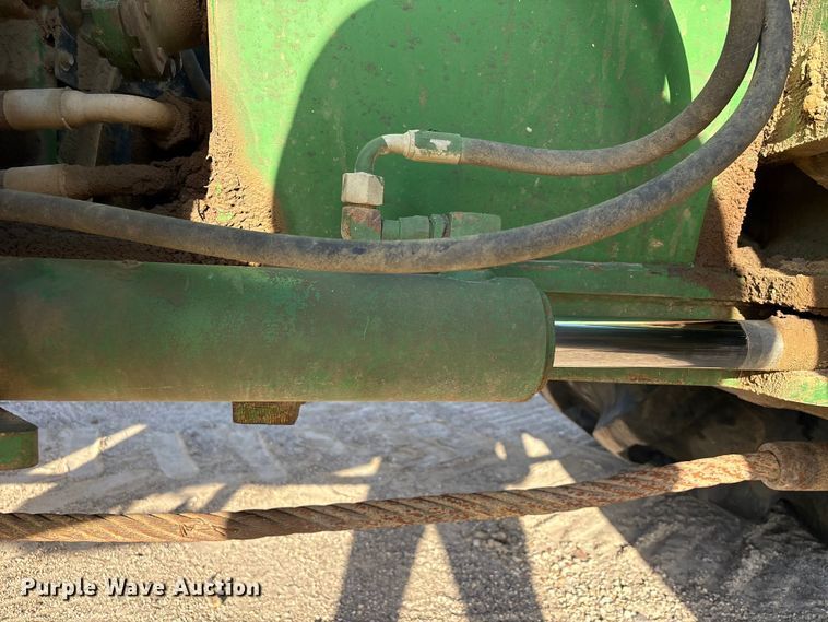 image for item EA7244 2006 John Deere 9520 Scraper Special 4WD tractor