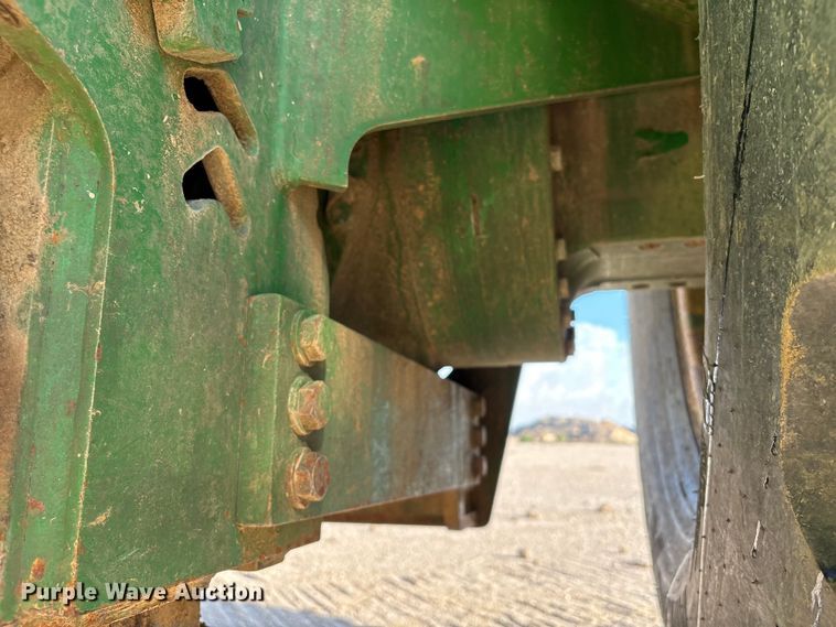 image for item EA7244 2006 John Deere 9520 Scraper Special 4WD tractor