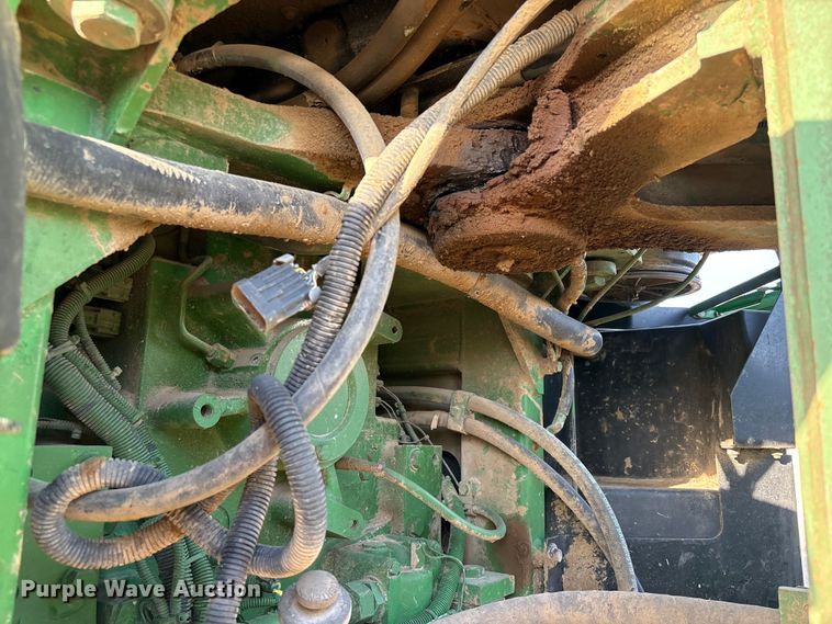 image for item EA7244 2006 John Deere 9520 Scraper Special 4WD tractor