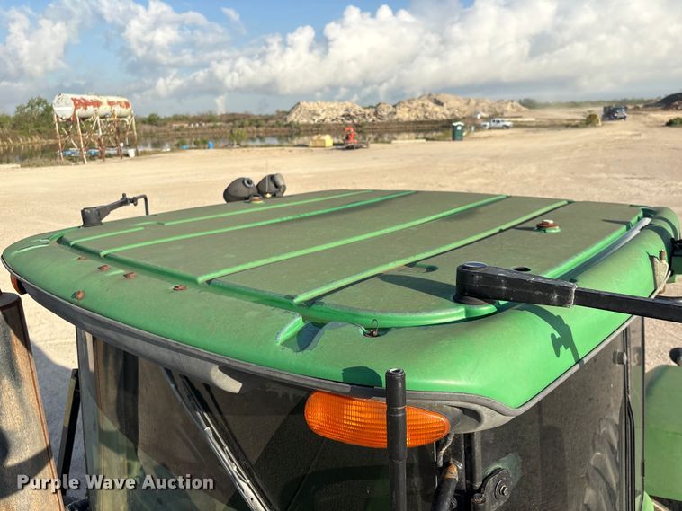 image for item EA7244 2006 John Deere 9520 Scraper Special 4WD tractor