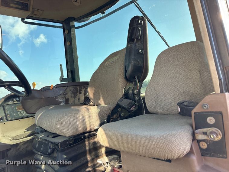 image for item EA7244 2006 John Deere 9520 Scraper Special 4WD tractor