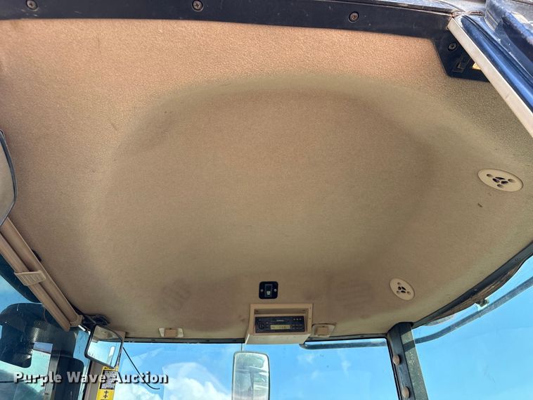 image for item EA7244 2006 John Deere 9520 Scraper Special 4WD tractor