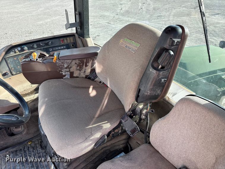 image for item EA7244 2006 John Deere 9520 Scraper Special 4WD tractor