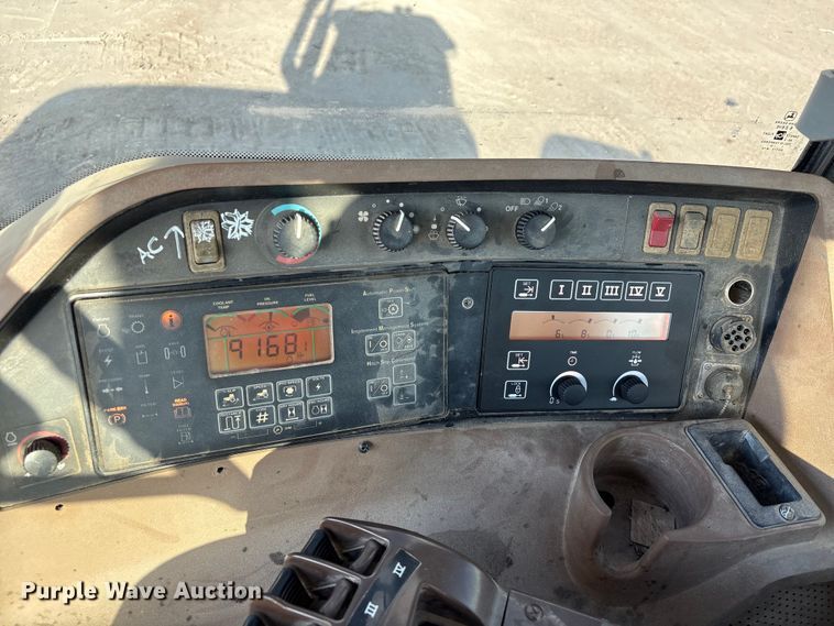 image for item EA7244 2006 John Deere 9520 Scraper Special 4WD tractor