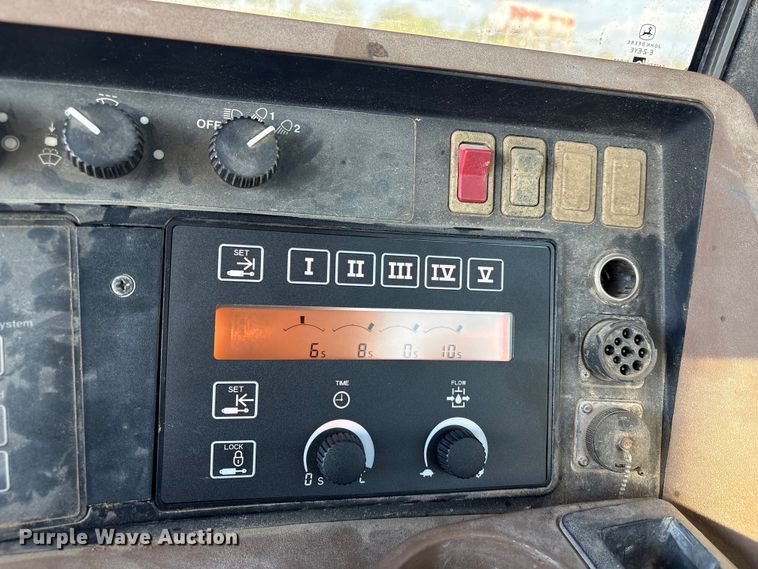 image for item EA7244 2006 John Deere 9520 Scraper Special 4WD tractor