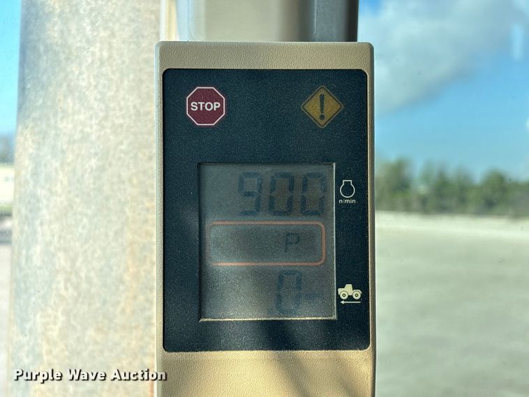 image for item EA7244 2006 John Deere 9520 Scraper Special 4WD tractor