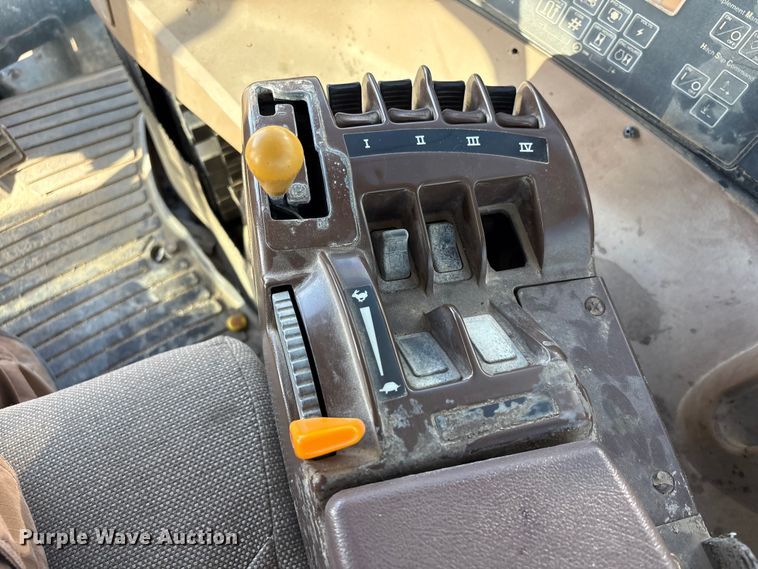 image for item EA7244 2006 John Deere 9520 Scraper Special 4WD tractor