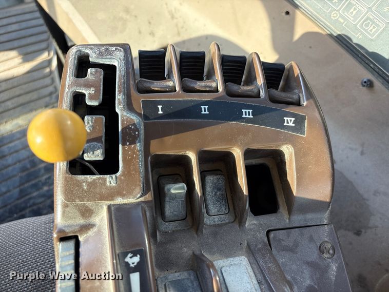 image for item EA7244 2006 John Deere 9520 Scraper Special 4WD tractor