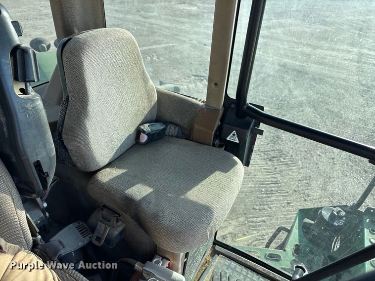 image for item EA7244 2006 John Deere 9520 Scraper Special 4WD tractor