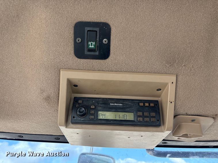 image for item EA7244 2006 John Deere 9520 Scraper Special 4WD tractor