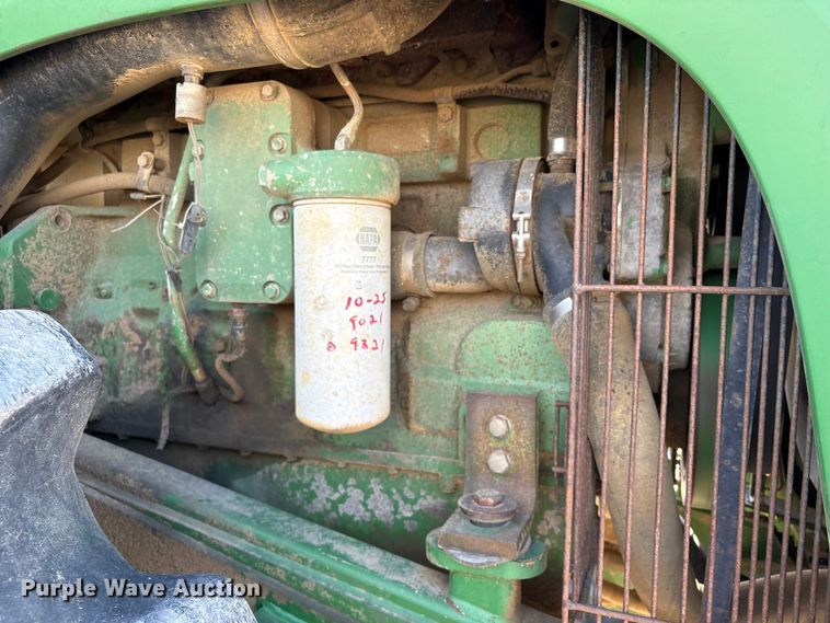 image for item EA7244 2006 John Deere 9520 Scraper Special 4WD tractor