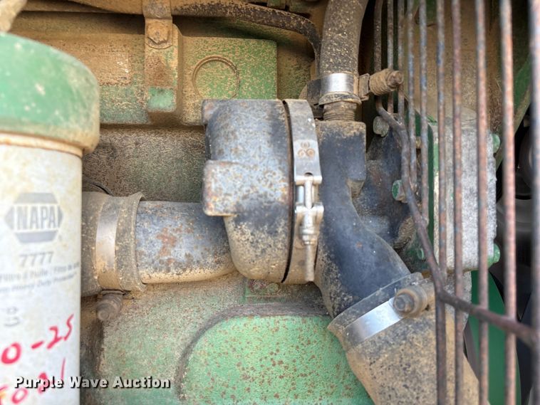 image for item EA7244 2006 John Deere 9520 Scraper Special 4WD tractor