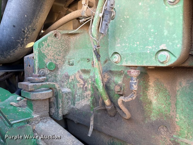 image for item EA7244 2006 John Deere 9520 Scraper Special 4WD tractor