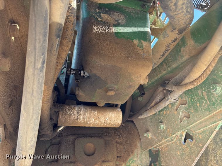 image for item EA7244 2006 John Deere 9520 Scraper Special 4WD tractor